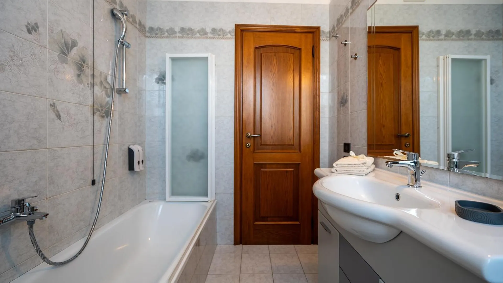 Apartment Appartamento La Rondine Torre del Lago Puccini Italy